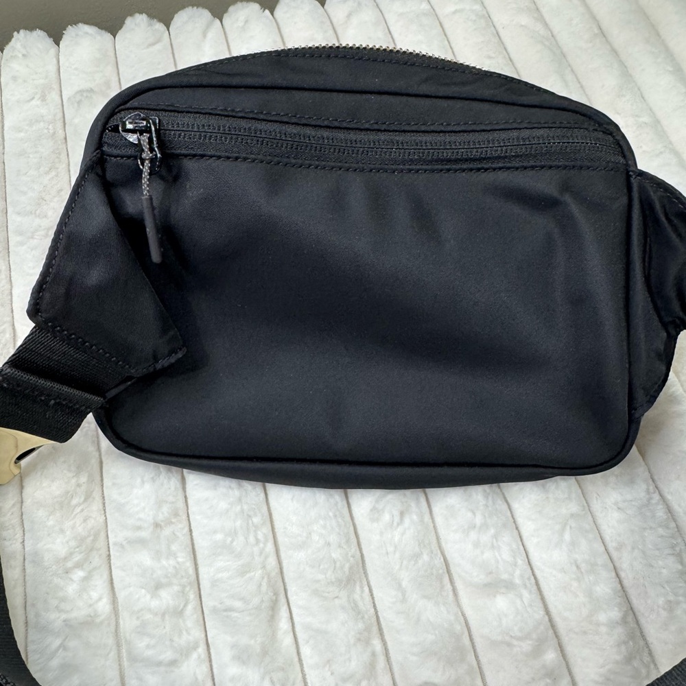 Retired Lululemon Everywhere Belt Bag Large 2L w/ Gold Hardware - Picture 7 of 10